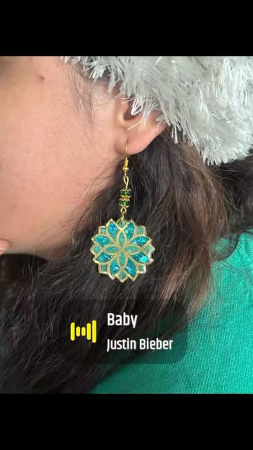 اکسسوری رزین شفاف با فریم طلایی